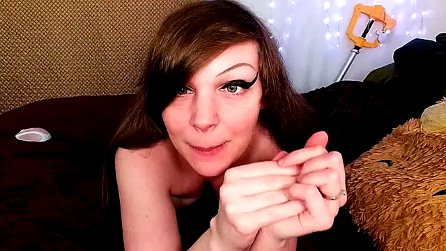 Snapshot of GamerGirlRoxyAndLee chatting on January 2025 10:13:01 PM GamerGirlRoxyAndLee online show from January 2025 10:13:01 PM