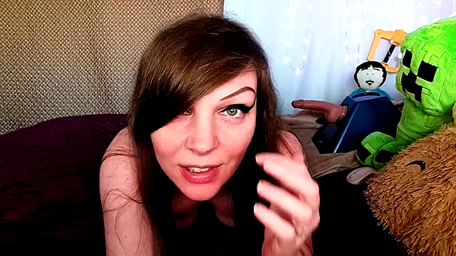 Snapshot of GamerGirlRoxyAndLee chatting on January 2025 10:06:02 PM GamerGirlRoxyAndLee online show from January 2025 10:06:02 PM