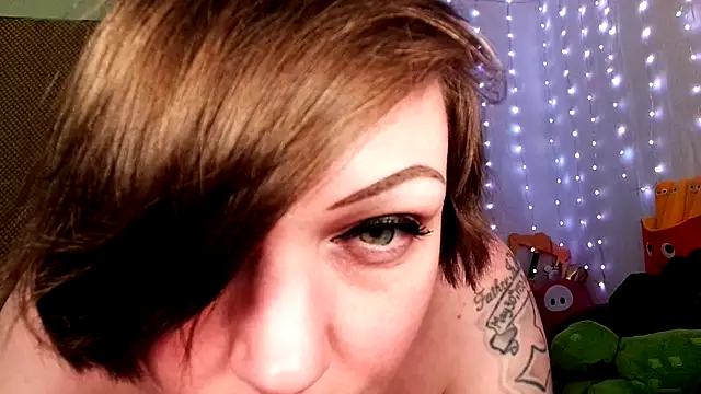 Snapshot of GamerGirlRoxyAndLee chatting on March 2025 04:07:02 AM GamerGirlRoxyAndLee online show from March 2025 04:07:02 AM