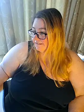 Snapshot of Iceprincess2bad4u chatting on June 2026 06:11:01 AM Iceprincess2bad4u online show from June 2026 06:11:01 AM