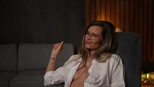 BrandyWhite online show from December 2024 09:00:01 AM