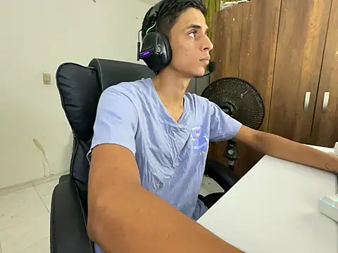 Max TheHorseDick online show from February 2025 04:46:01 AM