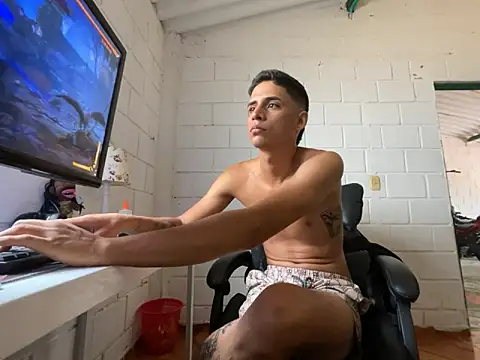 Max TheHorseDick online show from October 2025 06:18:01 PM