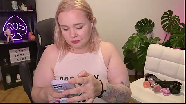 Snapshot of MargotGrey chatting on June 2026 08:48:01 PM MargotGrey online show from June 2026 08:48:01 PM