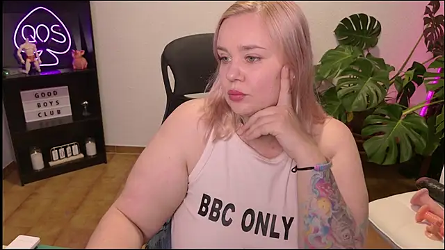 Snapshot of MargotGrey chatting on July 2026 10:44:01 AM MargotGrey online show from July 2026 10:44:01 AM