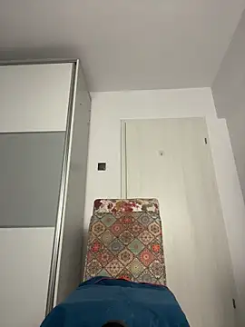 snow flakee online show from February 2025 11:04:01 AM