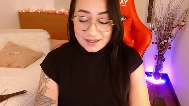 lucy luu  online show from December 2024 10:27:02 PM