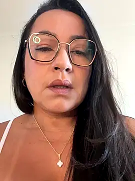 lucy luu  online show from September 2025 01:00:01 PM