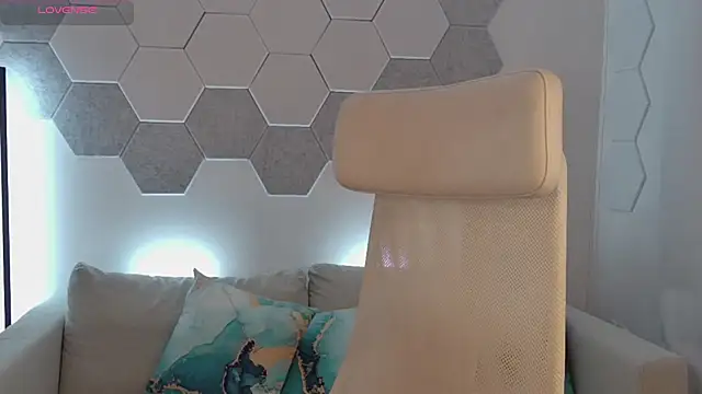 novaforyou1 online show from December 2024 09:17:01 PM