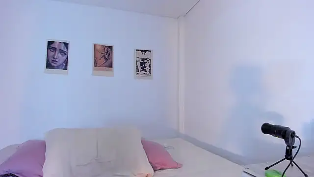 Snapshot of Moonlight1002 chatting on February 2026 02:23:01 AM Moonlight1002 online show from February 2026 02:23:01 AM