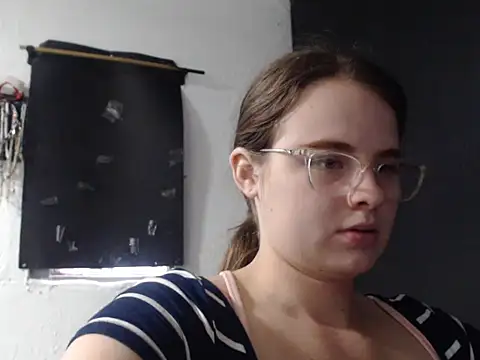 HellenMiyer1111 online show from December 2025 05:53:02 PM