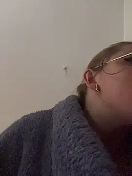 Demure Whore online show from October 2025 03:43:01 AM