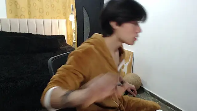 Elio-cam online show from February 2025 09:20:02 AM