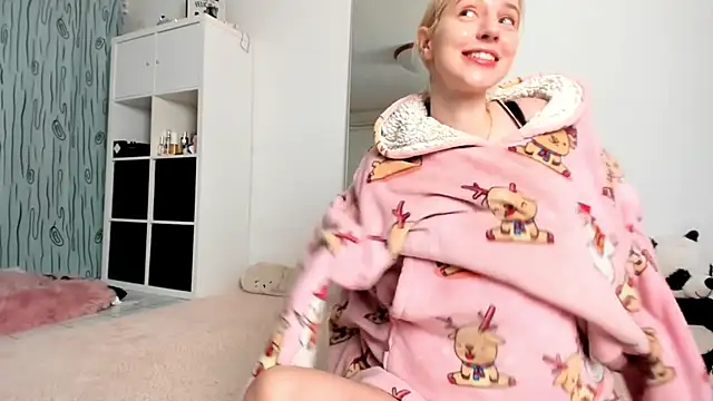 KenzieDawton online show from December 2024 04:45:01 AM