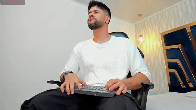 Snapshot of Petesevans chatting on February 2025 11:23:02 PM Petesevans online show from February 2025 11:23:02 PM