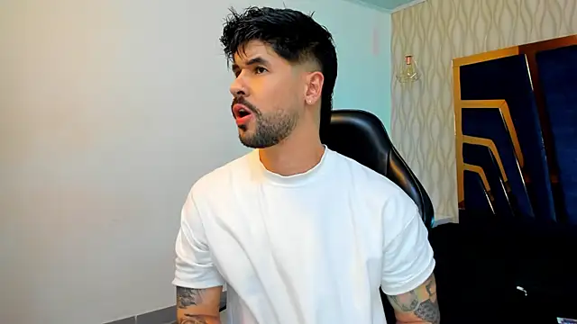 Snapshot of Petesevans chatting on October 2025 11:16:01 PM Petesevans online show from October 2025 11:16:01 PM