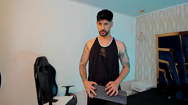 Snapshot of Petesevans chatting on October 2025 11:17:02 PM Petesevans online show from October 2025 11:17:02 PM