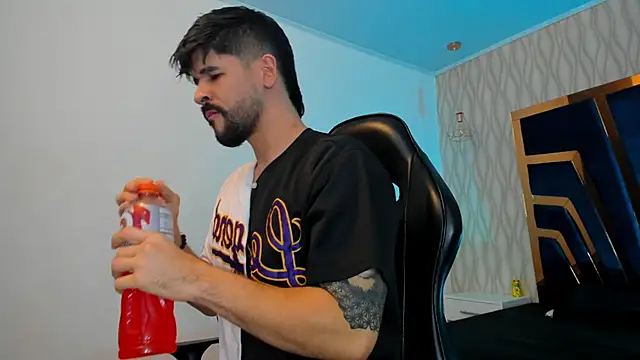 Snapshot of Petesevans chatting on November 2025 11:14:02 PM Petesevans online show from November 2025 11:14:02 PM