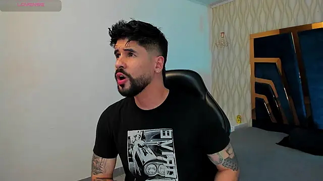 Snapshot of Petesevans chatting on November 2025 11:16:02 PM Petesevans online show from November 2025 11:16:02 PM