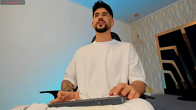 Snapshot of Petesevans chatting on November 2025 11:06:01 PM Petesevans online show from November 2025 11:06:01 PM