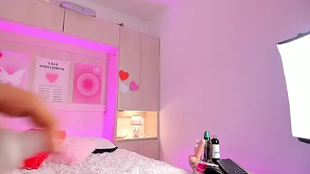 SophiaaStone online show from February 2025 11:55:01 AM