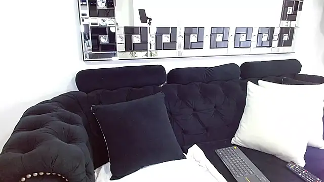 NatyTaylor online show from November 2025 08:07:01 PM