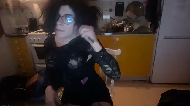 Snapshot of ecd011 chatting on May 2026 01:45:01 AM ecd011 online show from May 2026 01:45:01 AM