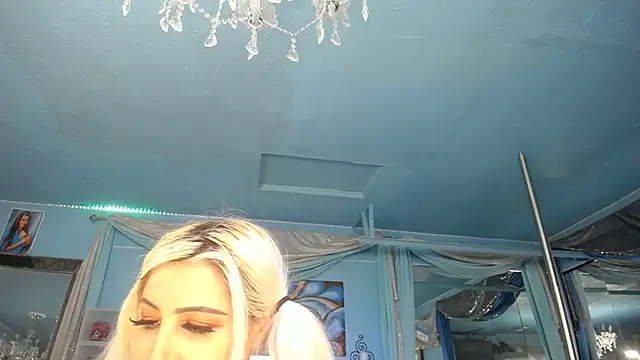 ADRIANNA FOX online show from November 2025 08:59:01 AM