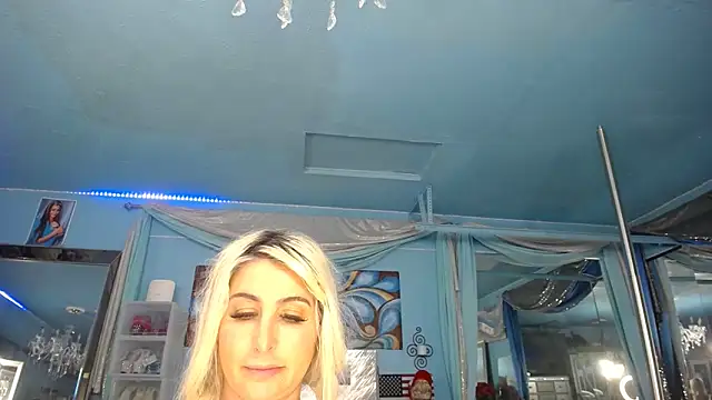 Snapshot of ADRIANNA_FOX chatting on April 2026 08:13:01 AM ADRIANNA FOX online show from April 2026 08:13:01 AM