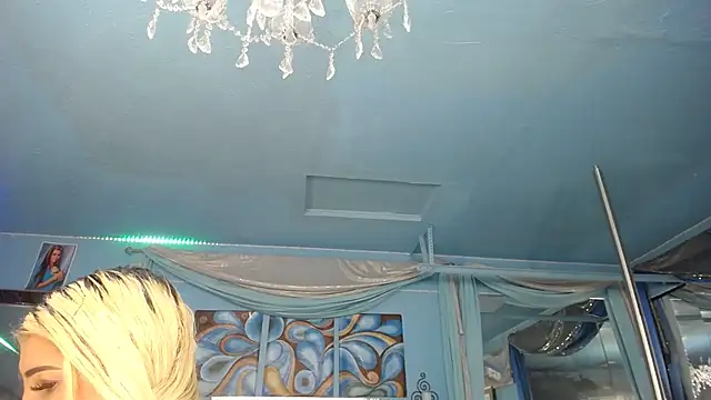 Snapshot of ADRIANNA_FOX chatting on April 2026 04:21:01 AM ADRIANNA FOX online show from April 2026 04:21:01 AM