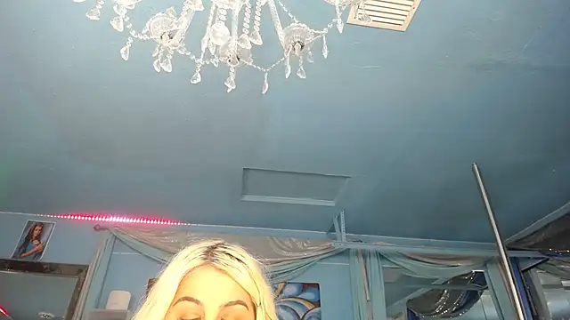 Snapshot of ADRIANNA_FOX chatting on May 2026 06:07:02 AM ADRIANNA FOX online show from May 2026 06:07:02 AM