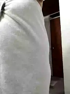 Snapshot of Vicky_Rosse chatting on December 2024 03:28:02 PM Vicky Rosse online show from December 2024 03:28:02 PM