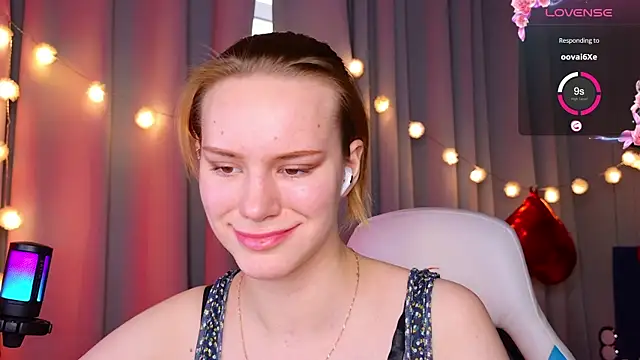 Snapshot of Ramona___ chatting on February 2025 12:44:01 PM Ramona online show from February 2025 12:44:01 PM