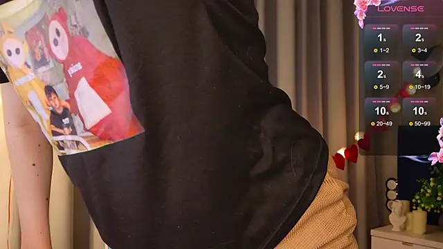 Snapshot of Ramona___ chatting on February 2025 06:01:02 AM Ramona online show from February 2025 06:01:02 AM