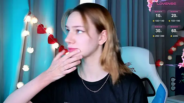 Snapshot of Ramona___ chatting on February 2025 09:35:01 AM Ramona online show from February 2025 09:35:01 AM