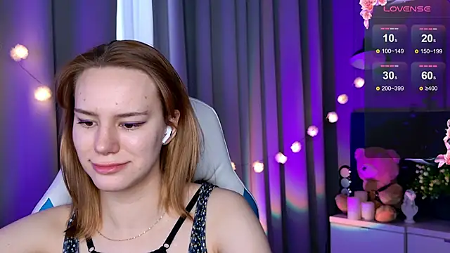 Snapshot of Ramona___ chatting on February 2025 09:44:01 AM Ramona online show from February 2025 09:44:01 AM