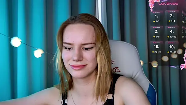 Snapshot of Ramona___ chatting on March 2025 09:40:01 AM Ramona online show from March 2025 09:40:01 AM