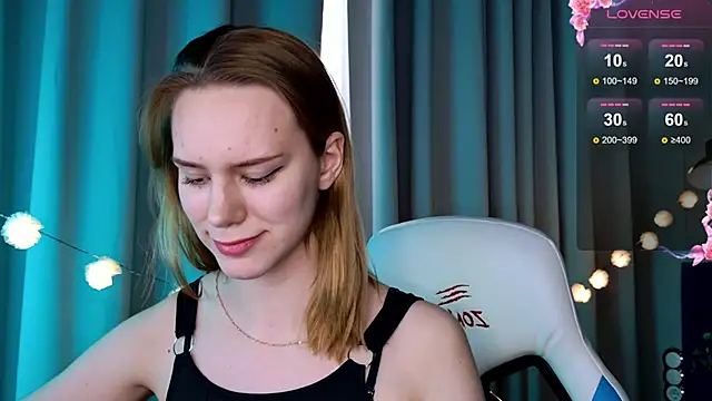 Snapshot of Ramona___ chatting on March 2025 12:44:02 PM Ramona online show from March 2025 12:44:02 PM