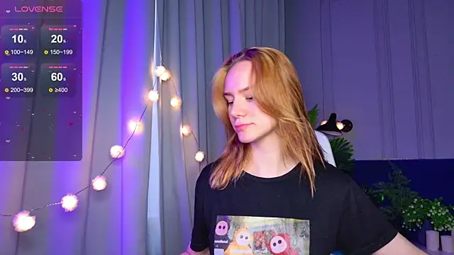 Snapshot of Ramona___ chatting on October 2025 06:01:02 AM Ramona online show from October 2025 06:01:02 AM