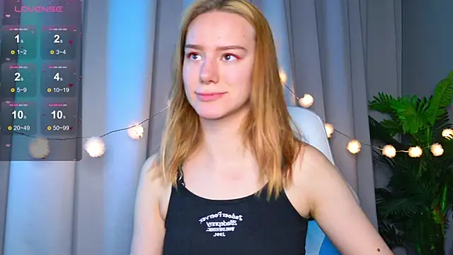 Snapshot of Ramona___ chatting on October 2025 05:43:02 AM Ramona online show from October 2025 05:43:02 AM