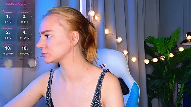 Snapshot of Ramona___ chatting on October 2025 05:52:01 AM Ramona online show from October 2025 05:52:01 AM