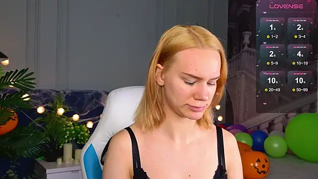 Snapshot of Ramona___ chatting on October 2025 06:10:01 AM Ramona online show from October 2025 06:10:01 AM