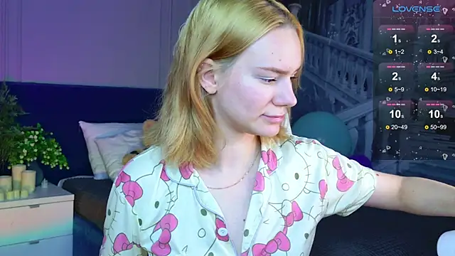 Snapshot of Ramona___ chatting on November 2025 06:17:02 AM Ramona online show from November 2025 06:17:02 AM