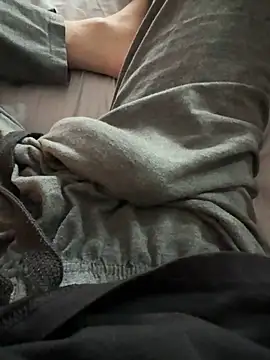 Snapshot of j1991j chatting on April 2026 06:43:02 AM j1991j online show from April 2026 06:43:02 AM