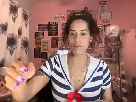 Snapshot of latinacubana chatting on January 2025 08:00:02 AM latinacubana online show from January 2025 08:00:02 AM