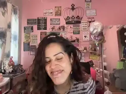 Snapshot of latinacubana chatting on January 2025 03:45:01 PM latinacubana online show from January 2025 03:45:01 PM