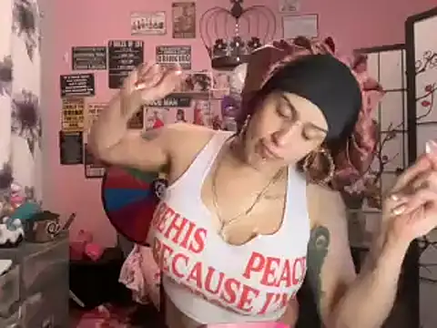 Snapshot of latinacubana chatting on January 2025 05:04:02 AM latinacubana online show from January 2025 05:04:02 AM