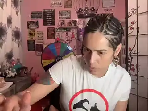 Snapshot of latinacubana chatting on January 2025 02:37:02 AM latinacubana online show from January 2025 02:37:02 AM