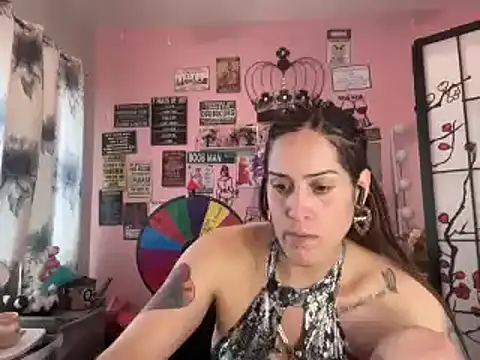 Snapshot of latinacubana chatting on January 2025 07:24:01 PM latinacubana online show from January 2025 07:24:01 PM