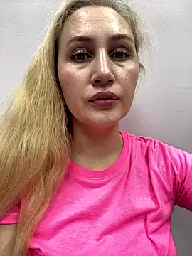 Snapshot of YourBlondee chatting on December 2024 03:26:01 AM YourBlondee online show from December 2024 03:26:01 AM